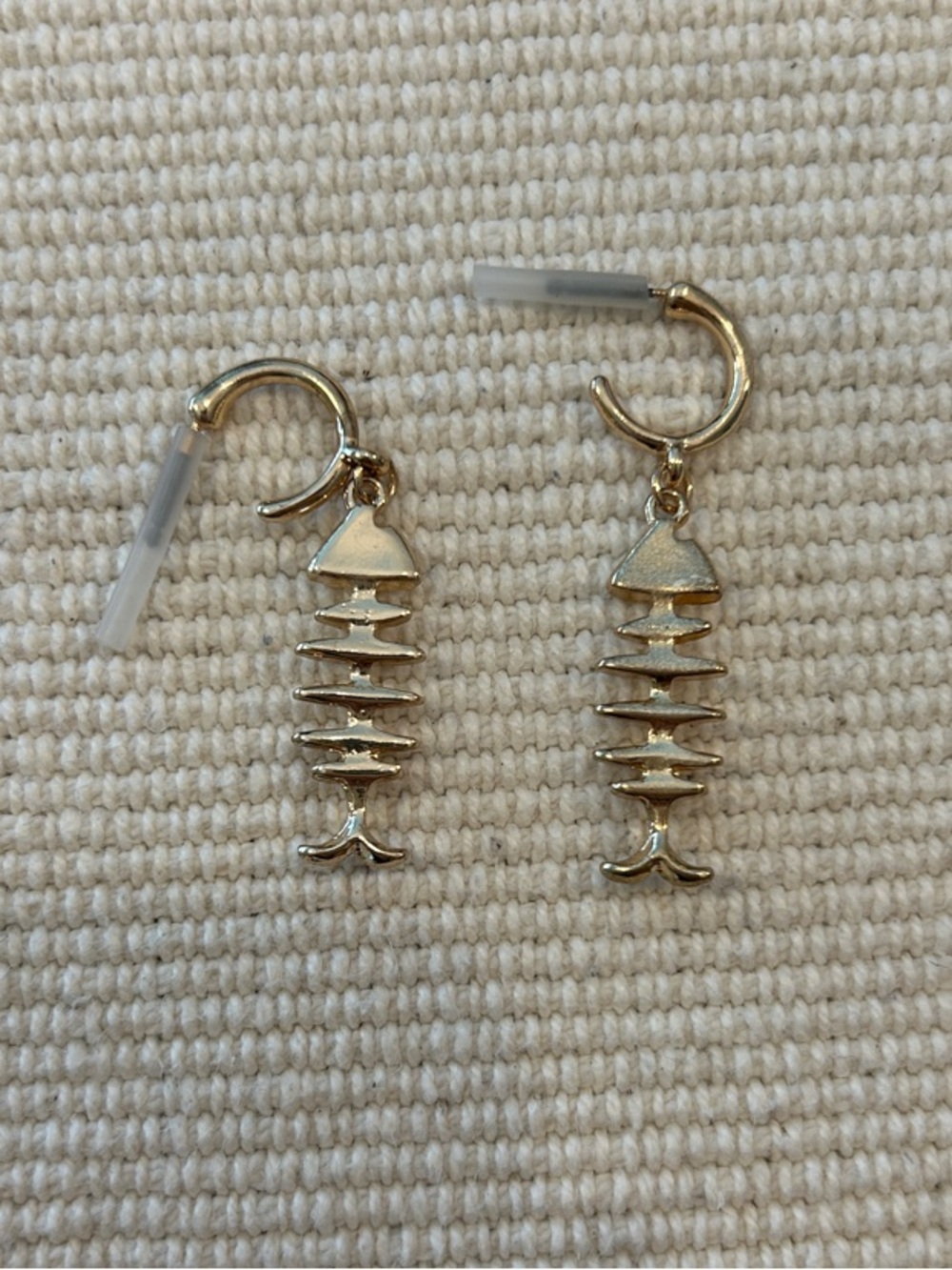 Gold Fishbone Hoop Earrings - Women Jewelry - Picture 2 of 4